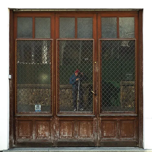 Closed — a series of 18 photographs by Axel Ronsin